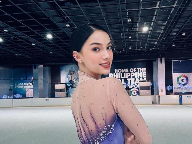 Roxie Smith in Hearts On Ice