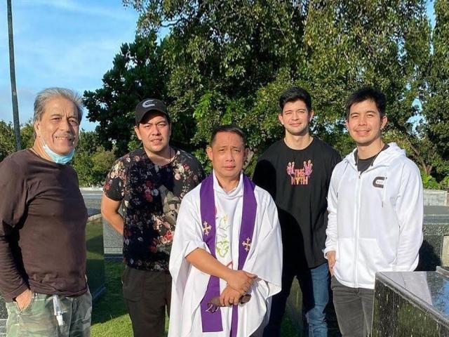 Rayver and Rodjun Cruz visit the grave of their mom
