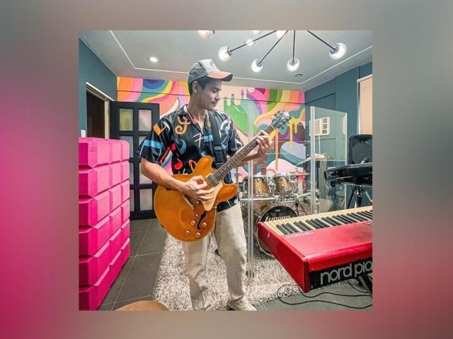 Xian Lim playing instruments