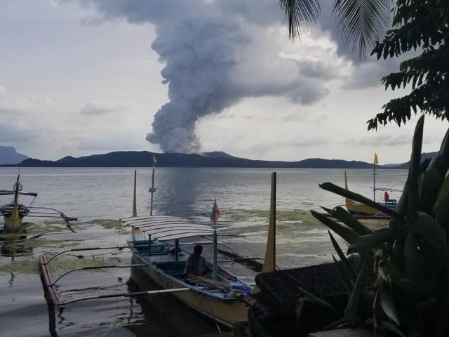 Shocking video captured by a tourist minutes before the Taal volcano eruption
