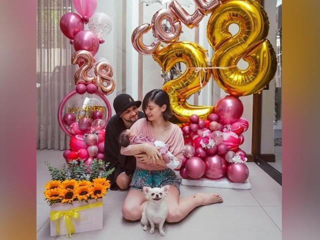 Coleen Garcia with Billy Crawford and baby Amari