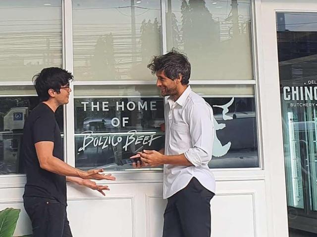 Nico Bolzico gives advice to Erwan Heussaff