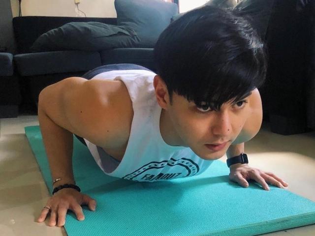 Kristoffer Martin home workout