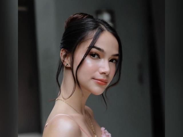 Roxie Smith para sa Shining Inheritance