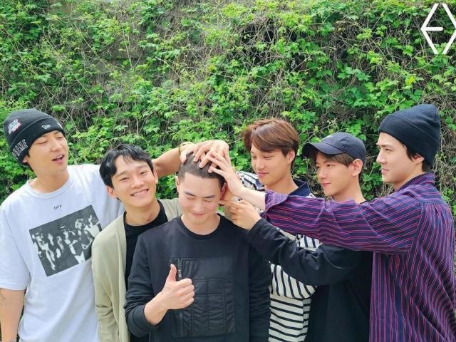 EXO sends off leader Suho