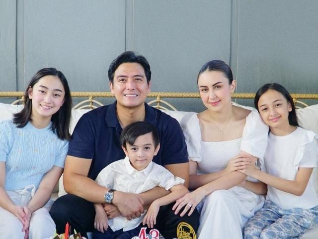 Alfred Vargas and family