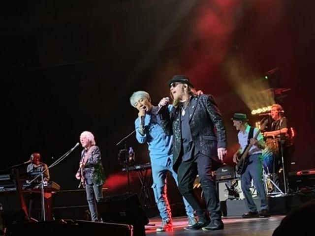 toto and arnel pineda