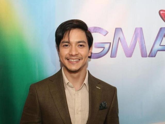 Alden Richards renews contract with GMA Network