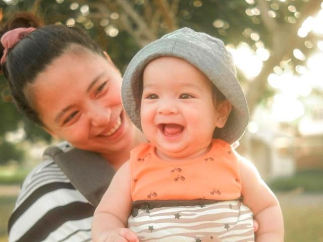  Joyce Pring and baby Alonso Eliam 