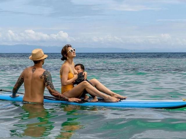 Coleen Garcia breastfeeding Amari 