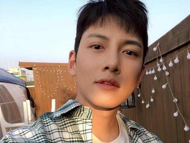 Korean actor Ji Chang Wook smoking video