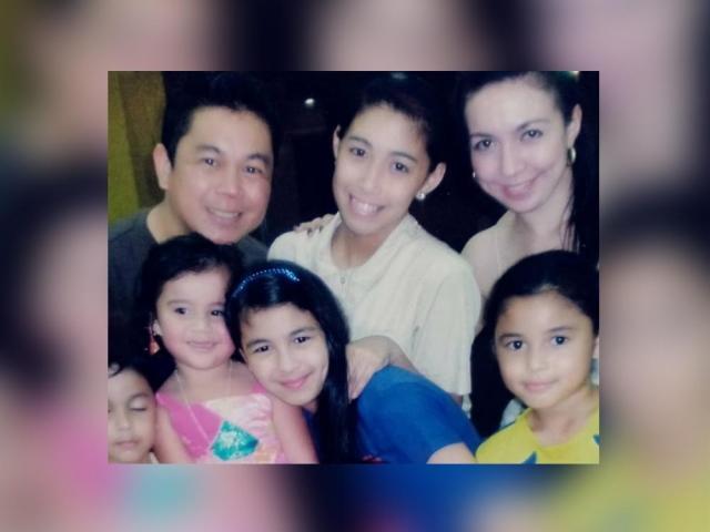 Dennis Padilla with kids