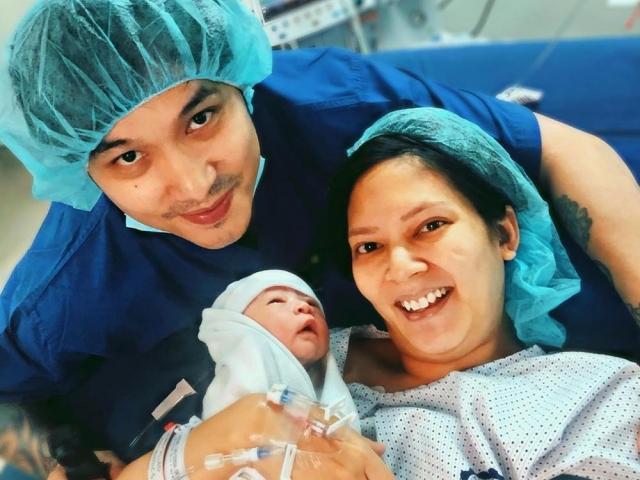 Proud mommy si Chynna kay Baby Salem