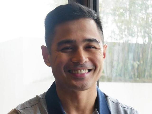 Benjamin Alves watches Crash Landing On You