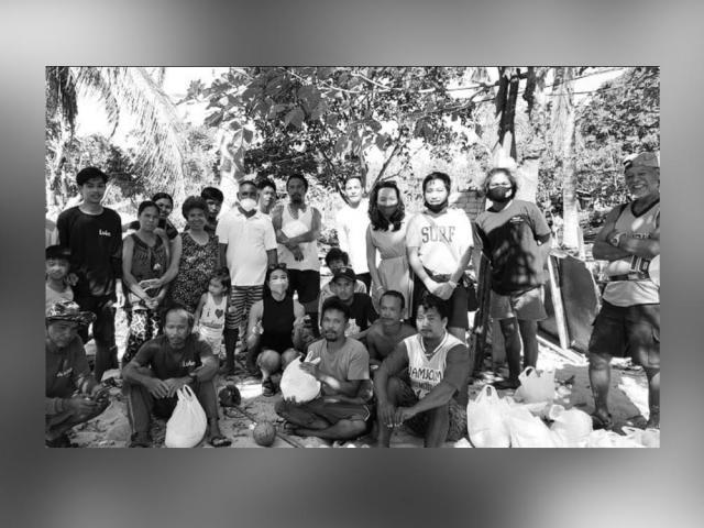 Glaiza De Castro and locals of Dinadiawan