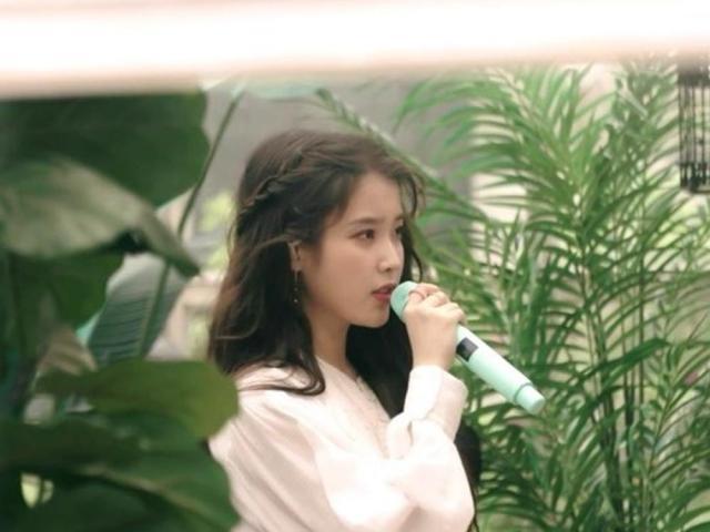IU singing
