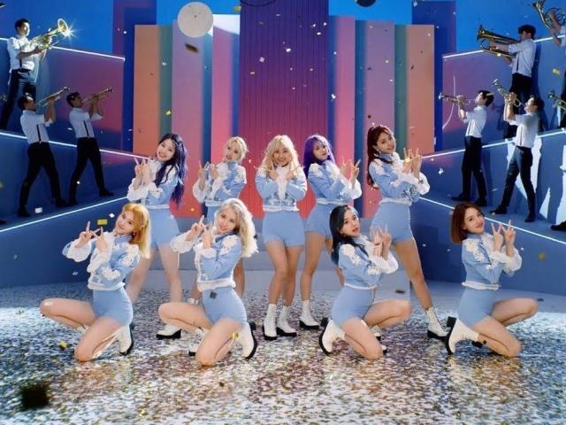 Korean girl group TWICE