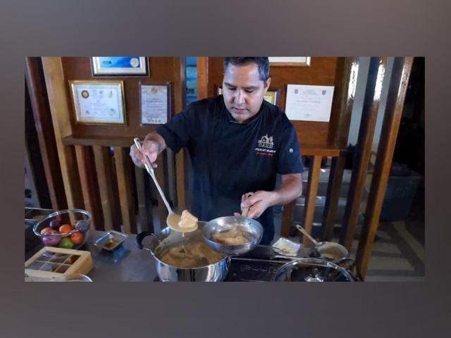 chef surat rana cooking chicken korma