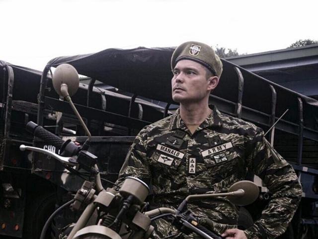 Dingdong Dantes poses as Capt Manalo of Descendants of the Sun