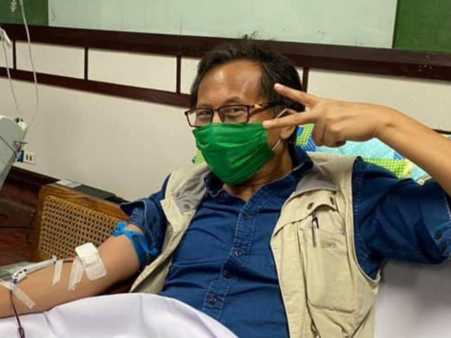 Howie Severino donating blood plasma