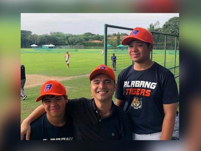 Marvin Agustin and his twin sons