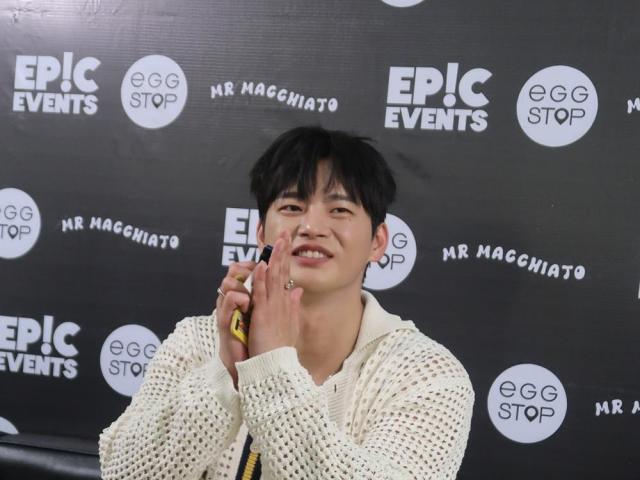 Seo In guk in Manila