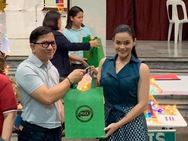 Yasmien Kurdi and PDEA Director General Aaron Aquino