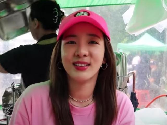 sandara park visits filipino market