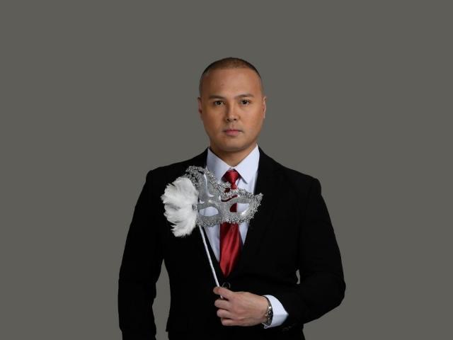 Polo Ravales bilang Ronnie sa Lovers and Liars