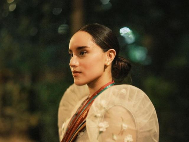 Lucy Torres-Gomez congratulates Juliana