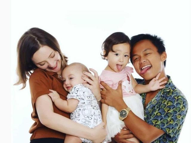 Buboy Villar and Angillyn Gorens with kids Vlanz and George