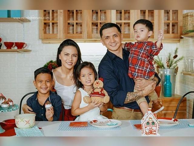 LJ Moreno Jimmy Alapag and family
