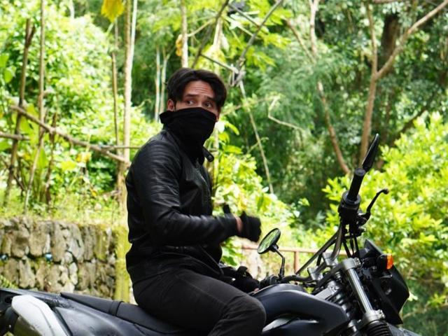 Ruru Madrid as Black Rider