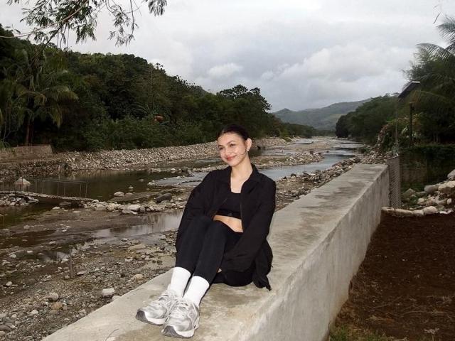 Waynona Collings and John Arcilla in Lolong