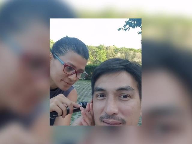 Mylene Dizon cuts Jason Webbs hair