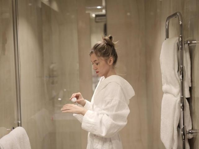 Moisturizing tips for dry skin due to frequent hand washing