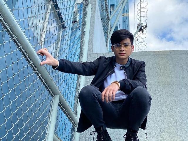 Will Ashley teaches Miggs Cuaderno how to do Yummy in TikTok