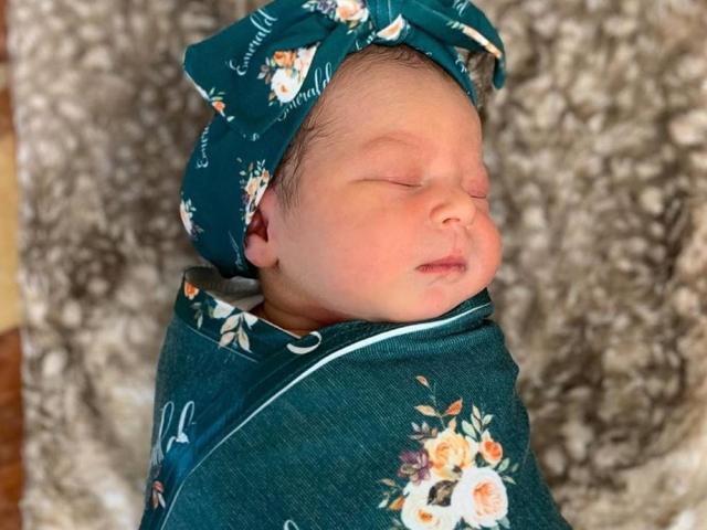 Jewel Mische gives birth baby