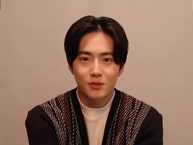 Suho in a photo booth