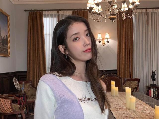 IU's teaser photo for fifth album