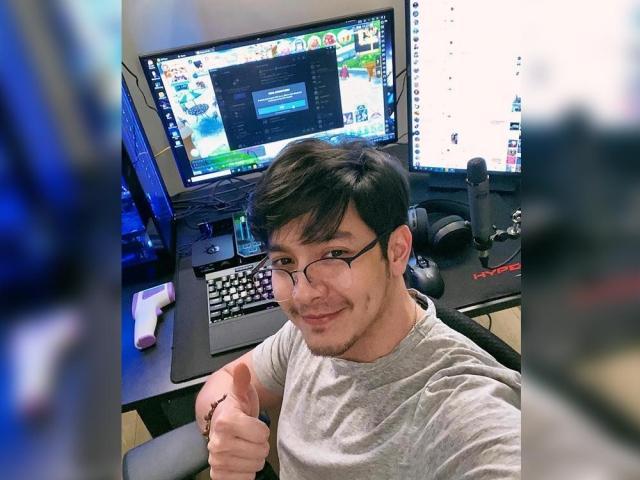 Alden Richards livestreaming