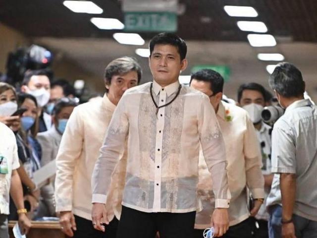 Senator Robin Padilla in Barong at Sona 2022
