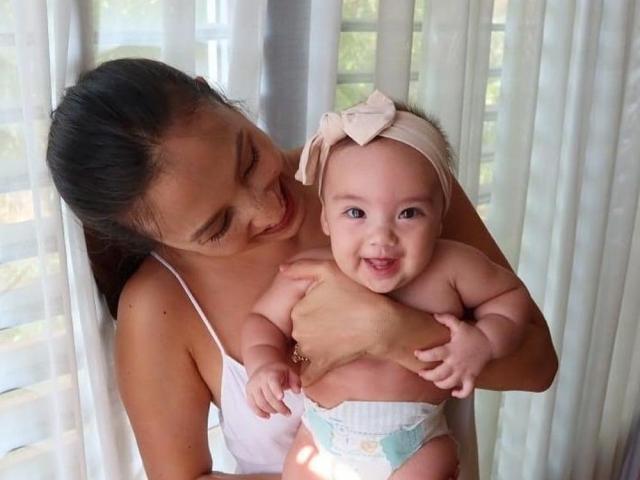 solenn heussaff makes cookies for babies