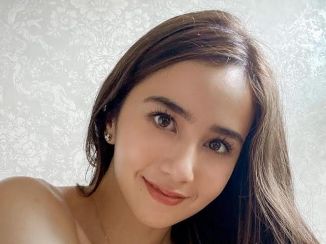 sophie albert on e date mo si idol