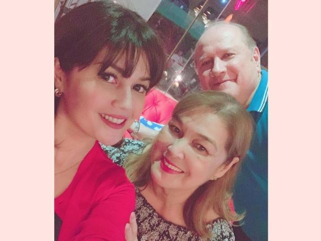 Donna Cruz with parents