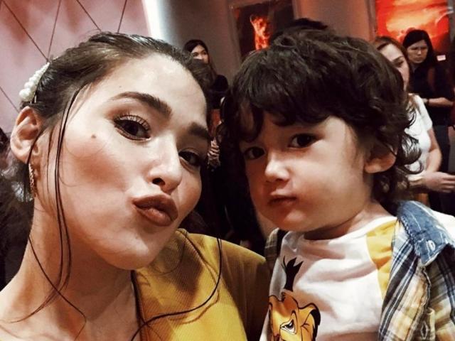 Kylie Padilla carrying Baby Alas Joaquin Abrenica