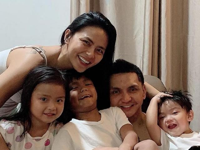 LJ Moreno Jimmy Alapag and family