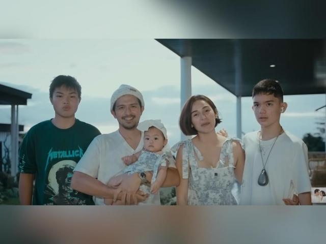 Dennis Trillo and Jennylyn Mercado with their kids