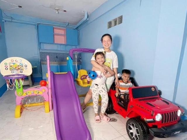 Kiray Celis with kids