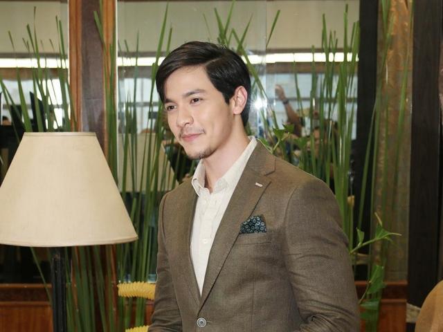 Alden Richards signs new contract with GMA
